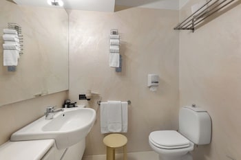 Triple Room, Tower
