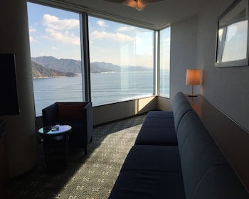 Standard Family Room with View Bath, Non Smoking