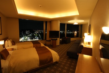 Standard Family Room with View Bath, Non Smoking