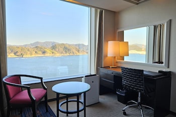 Premium Floor Twin Room, Non Smoking (16-17F) (For Single Use Only)