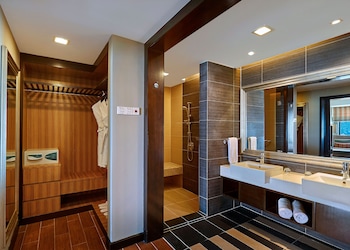 Cliff Premier Suite