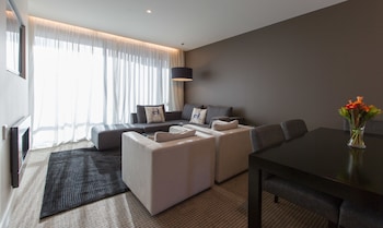 Business Suite, 1 King Bed, Mountain View