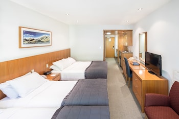 Premium Family Room (1 Queen and 2 Singles)