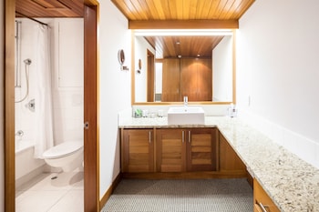Premium Suite, 1 King Bed, Garden View