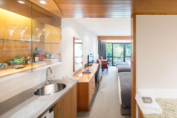 Premium Family Room (1 Queen and 2 Singles)
