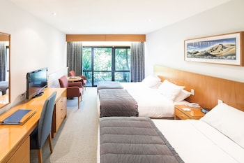 Premium Family Room (1 Queen and 2 Singles)