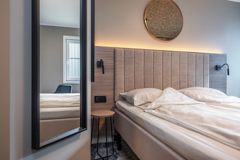 Standard Room, 1 Queen Bed