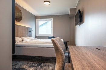 Standard Room, 1 Queen Bed