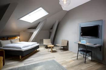 Family Quadruple Room, 1 Queen Bed with Sofa bed, Non Smoking