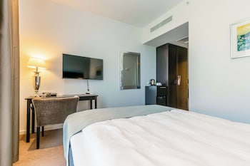 Standard Room, 1 Queen Bed