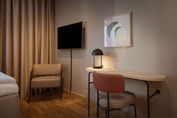 Standard Room, 1 Queen Bed