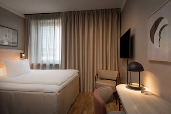 Standard Room, 1 Queen Bed