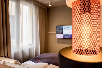 Standard Room, 1 Queen Bed