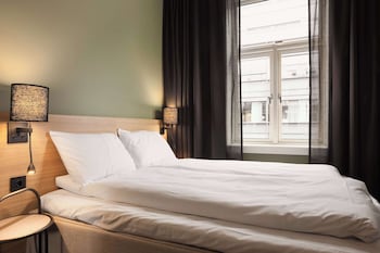 Economy Room, 1 Queen Bed (Queen)