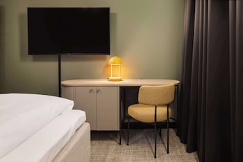 Standard Room, 1 Queen Bed