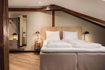 Superior Room, 1 Queen Bed