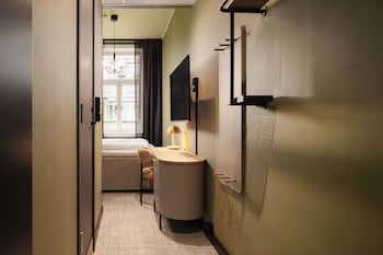 Economy Room, 1 Queen Bed (Queen)