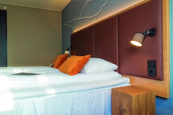 Standard Room, 1 King Bed