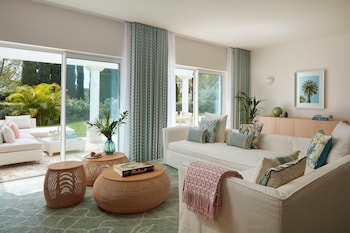 Villa (AlMar)