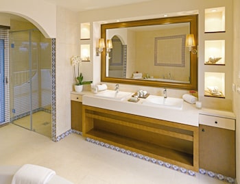 Premium Suite (Oasis Rooftop)