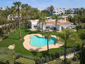 Villa (AlMar)