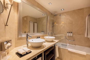 Classic Room, 1 Queen Bed, City View