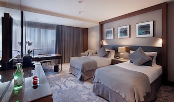 Classic Room, 1 Queen Bed (High Floor)
