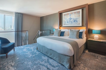 Suite, 1 Queen Bed (Two Storey)