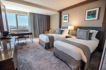 Classic Room, 2 Twin Beds, City View