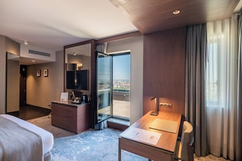Classic Room, 1 Queen Bed, Balcony