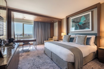 Classic Room, 1 Queen Bed, City View
