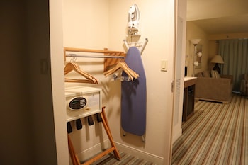 Suite, 1 King Bed, Accessible (Mobility & Hearing, Roll-in Shower)