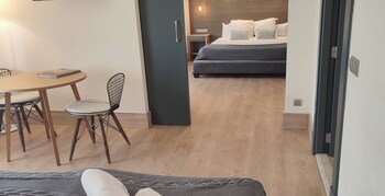 Family Room, Connecting Rooms (2 Adults + 3 Children)
