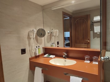 Family Room, Connecting Rooms (2 Adults + 2 Children)