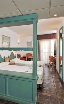 Standard Room (2 Adult + 1 Child)