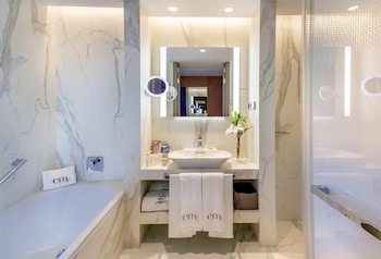 Premium Family Room