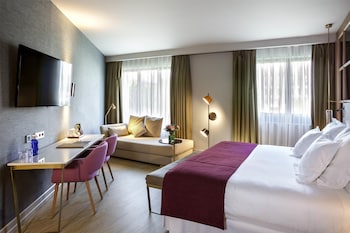 Emperador Premium Room