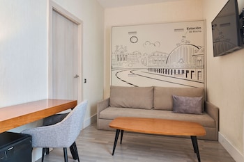 Family Room (2 Adults 2 Children)