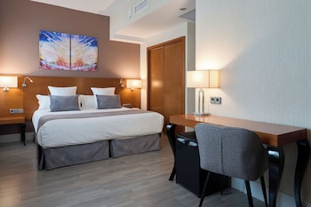 Family Room (2 Adults 2 Children)