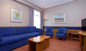 Family Room (2 Adults + 2 Children)