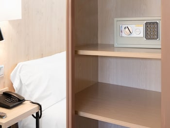 Comfort Room, 1 Queen Bed
