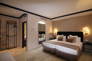 Family Room (2 adults and 1 child)