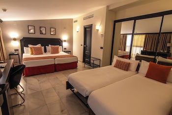 Family Room (2 adults and 2 children)