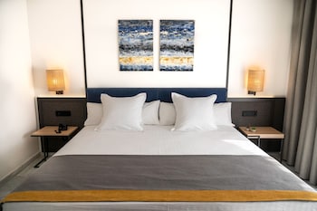 Superior Single Room, Partial Sea View