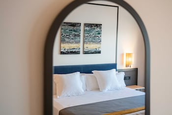 Deluxe Room, Partial Sea View