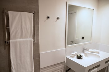 Deluxe Room, Partial Sea View