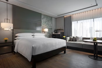 Room, 1 King Bed, City View, Corner (Corner)