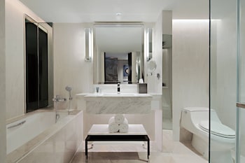 Executive Room, 2 Twin Beds, City View