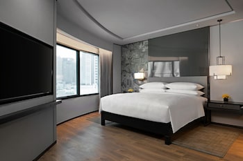 Executive Room, 1 King Bed, City View