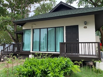 Beachfront Honeymoon Premier